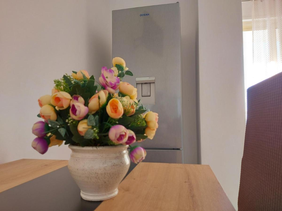 Bral Apartment 7 - Two-Bedroom With Seaview Durrës Kültér fotó