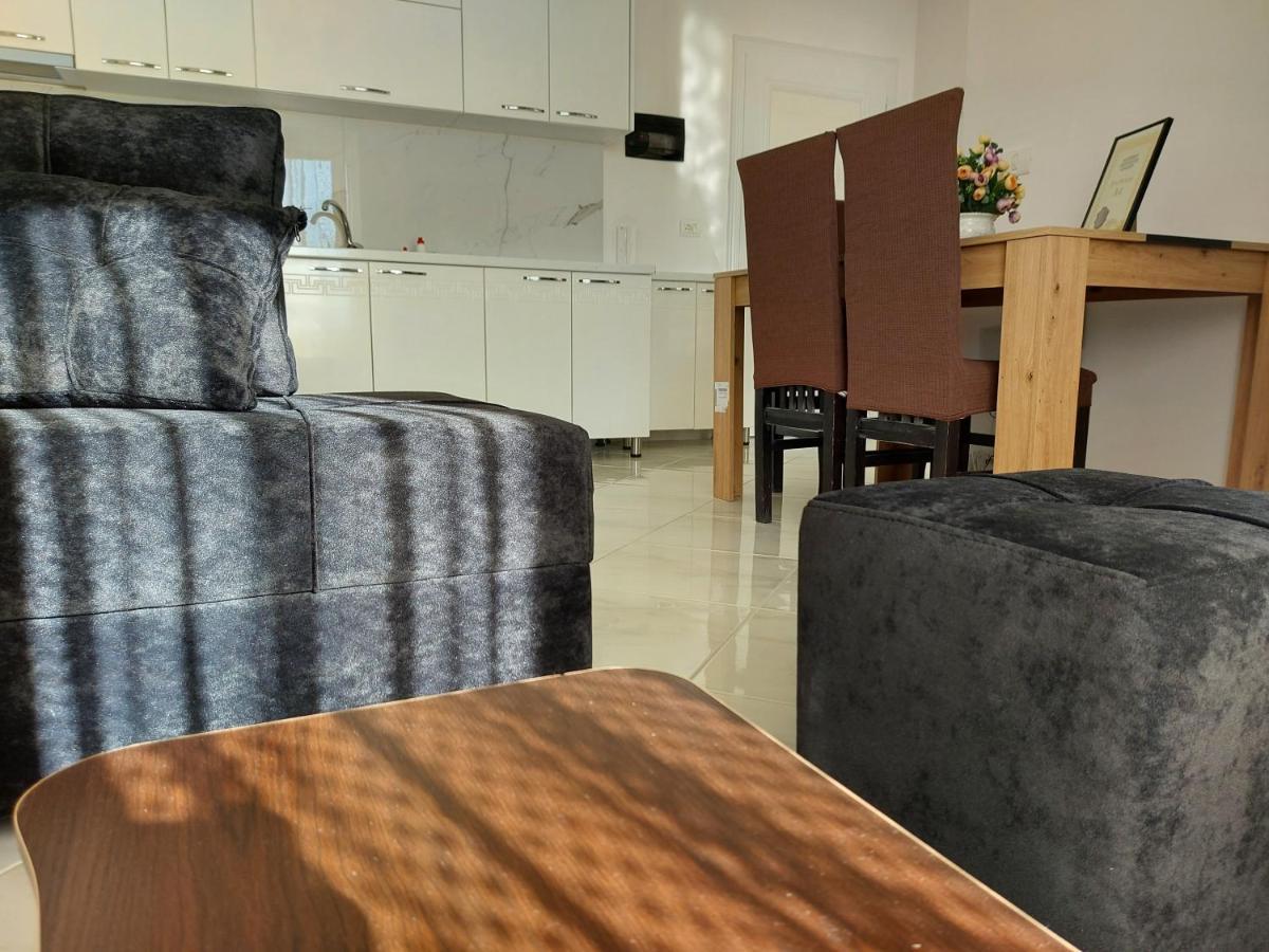 Bral Apartment 7 - Two-Bedroom With Seaview Durrës Kültér fotó