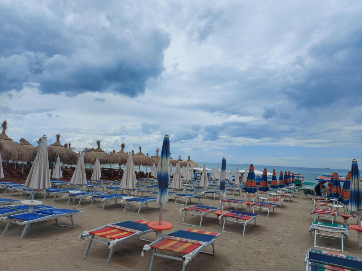 Bral Apartment 7 - Two-Bedroom With Seaview Durrës Kültér fotó
